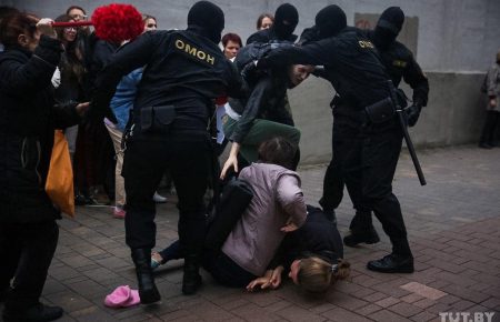 МВД Беларуси сообщает о 442 задержанных на вчерашних протестах