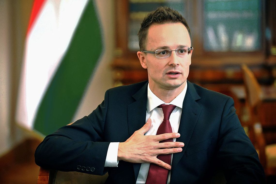 Сийярто назвал «жалким» решение о запрете въезда в Украину двум венгерским чиновникам