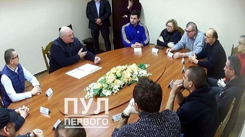 Лукашенко зустрівся з представниками опозиції, яких утримують у СІЗО