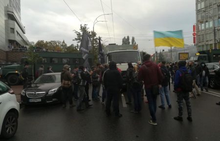 Дело Шеремета: Активисты заблокировали проезд автозака, где якобы находился Антоненко