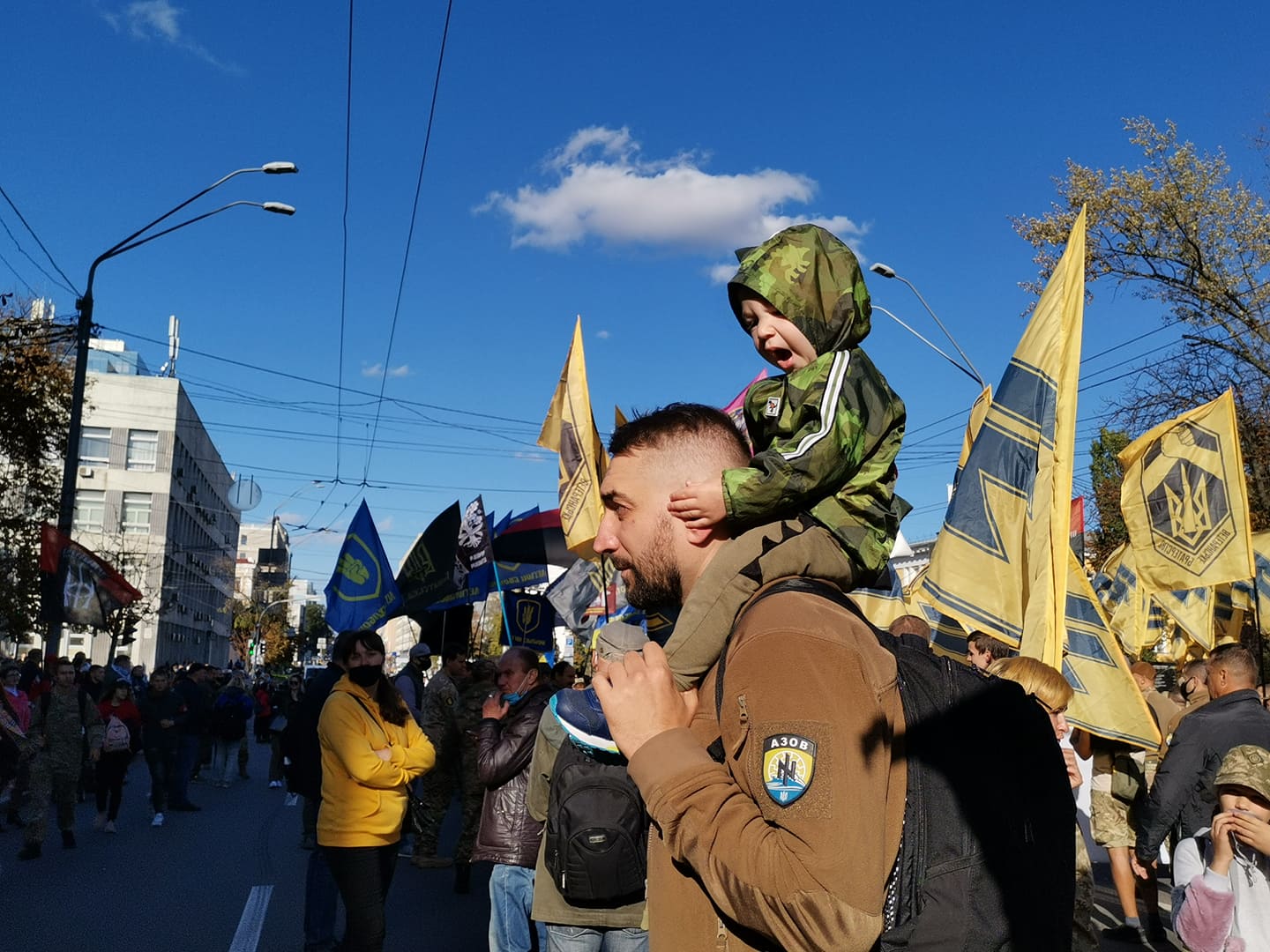В Киеве начался ежегодный марш ко Дню защитника Украины (фото)
