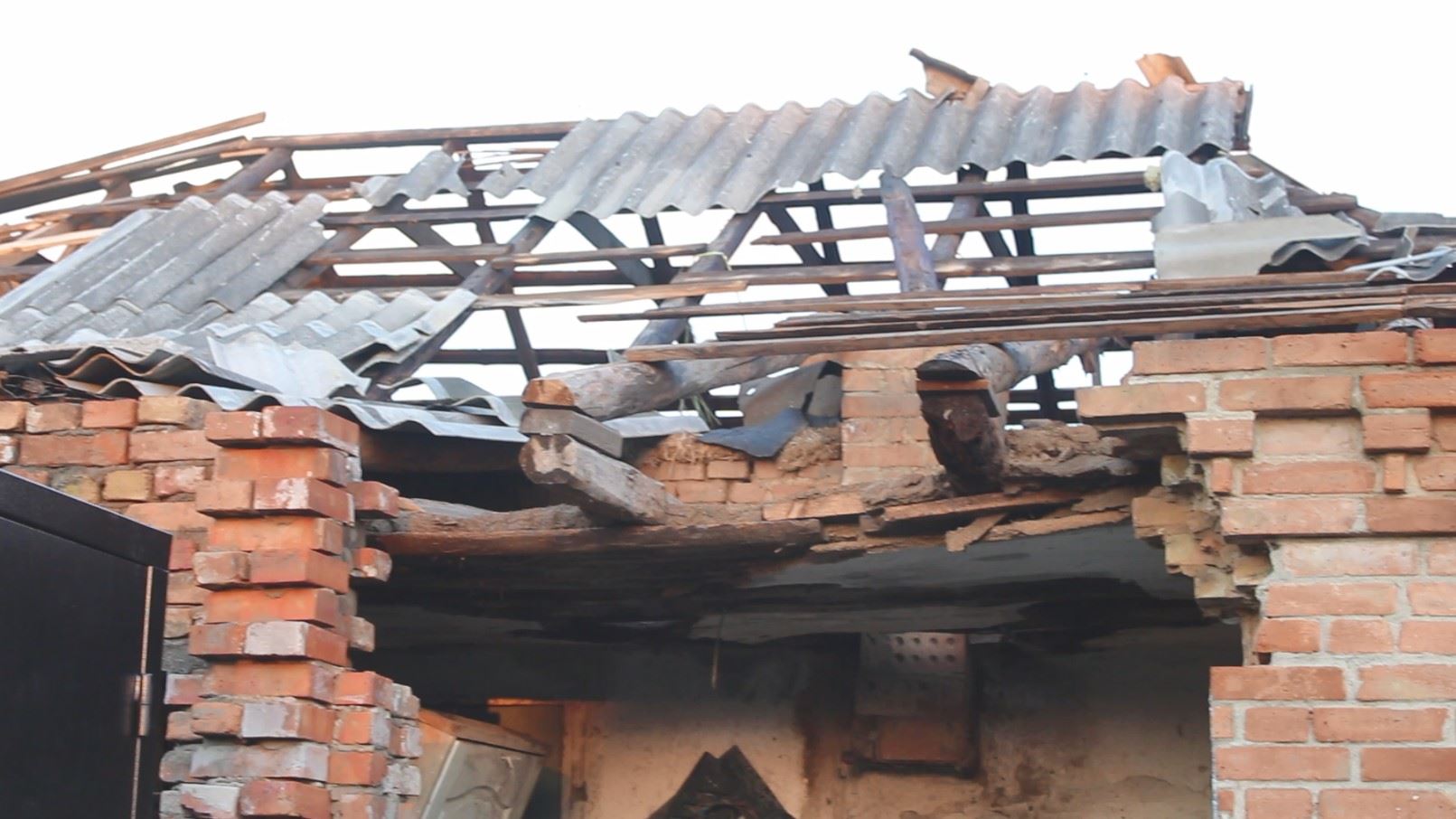 Негода у Кропивницькому: троє постраждалих, сотня пошкоджених будинків (фото)