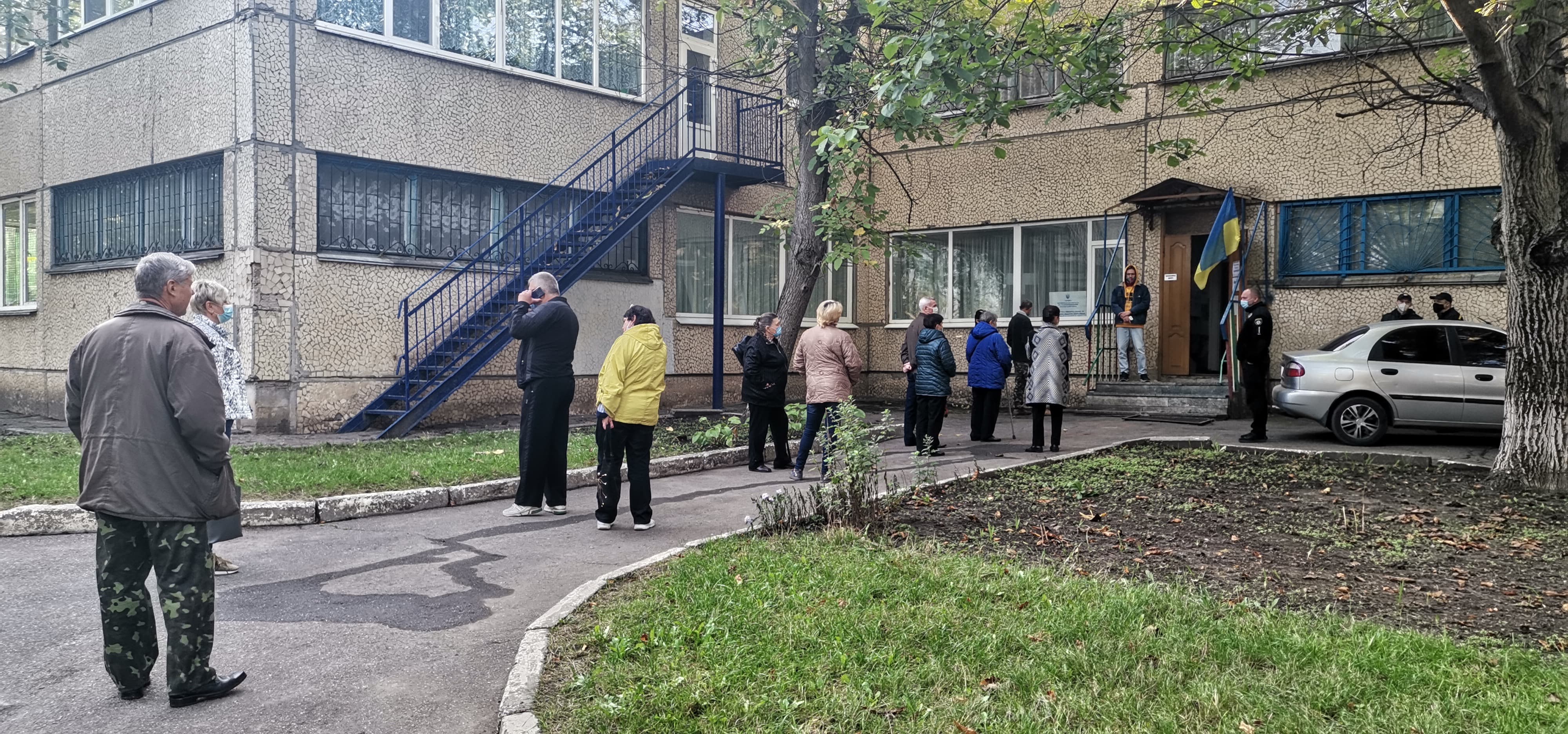Черги біля дільниць та голосування з температурою в окремій кабінці: вибори у Кропивницькому
