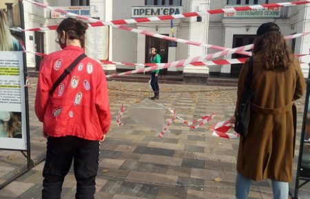 Заборона абортів у Польщі: у Маріуполі влаштували акцію на підтримку польських жінок