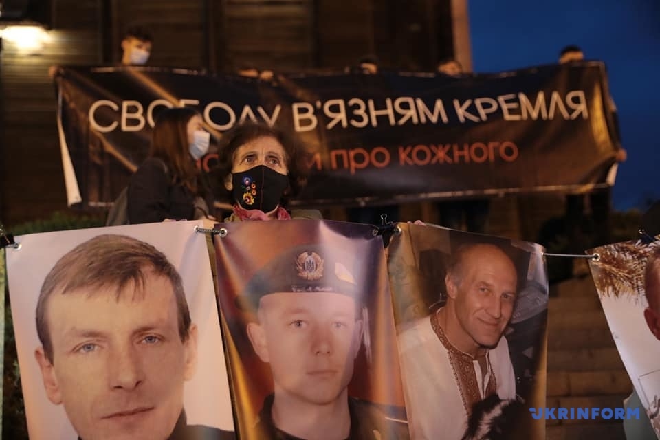 У Києві розпочалася акція на підтримку полонених та заручників «Нагадай про кожного»