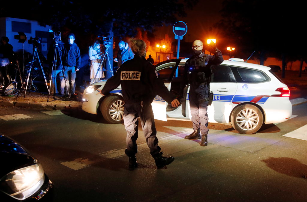 Вбивство вчителя у Парижі: поліція затримала дев'ятьох людей