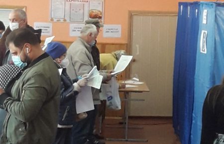 На Харківщині зафіксували випадки голосування поза кабінками — ОПОРА