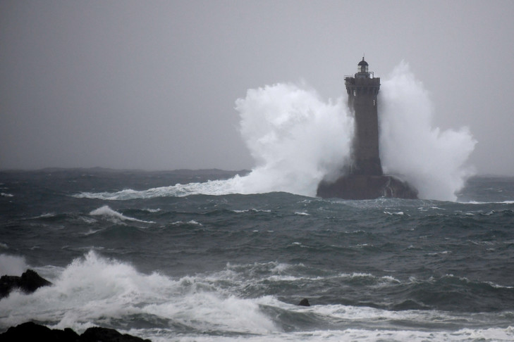 На узбережжя Франції обрушився шторм «Алекс», є загиблі