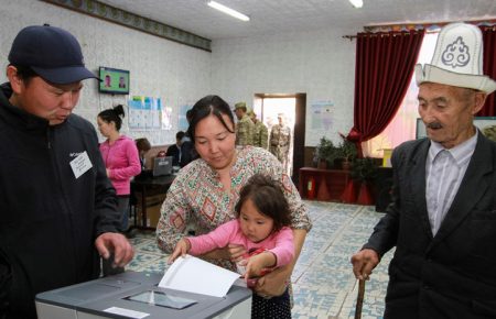 Повторні парламентські вибори у Киргизстані призначили на 20 грудня