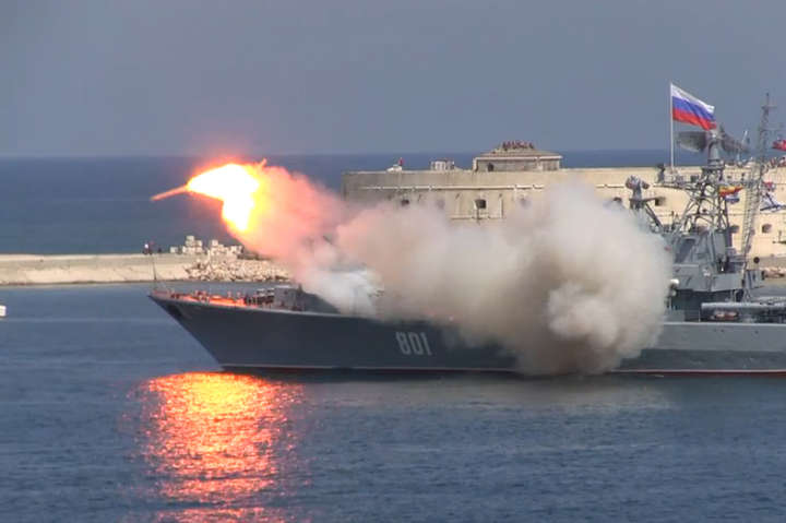 Росія проводить ракетні стрільби біля анексованого Криму