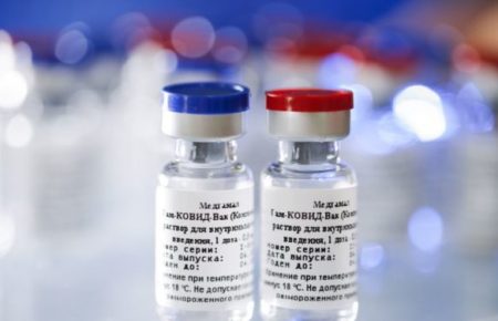 У деяких добровольців, які тестували російську вакцину, виявили коронавірус