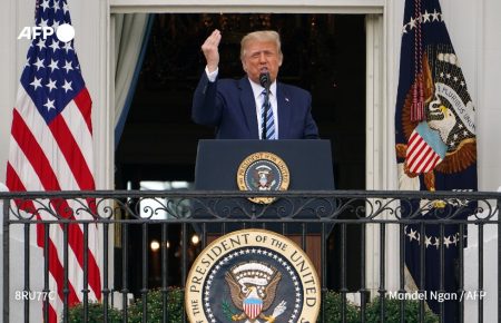 Почуваюся чудово — Трамп прихильникам з балкону Білого дому