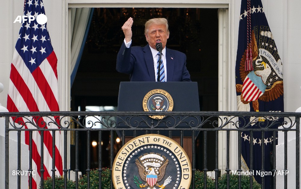 Почуваюся чудово — Трамп прихильникам з балкону Білого дому Почуваюся чудово — Трамп прихильникам з балкону Білого дому