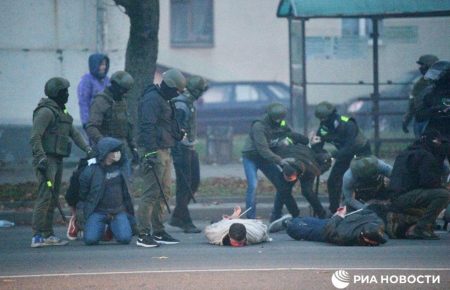 «Лукашенко знає лише мову сили та страху» — розгін протестувальників та затримання у Білорусі