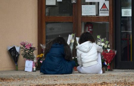 Le Parisien: у Франції відбудеться національна церемонія прощання з вбитим вчителем