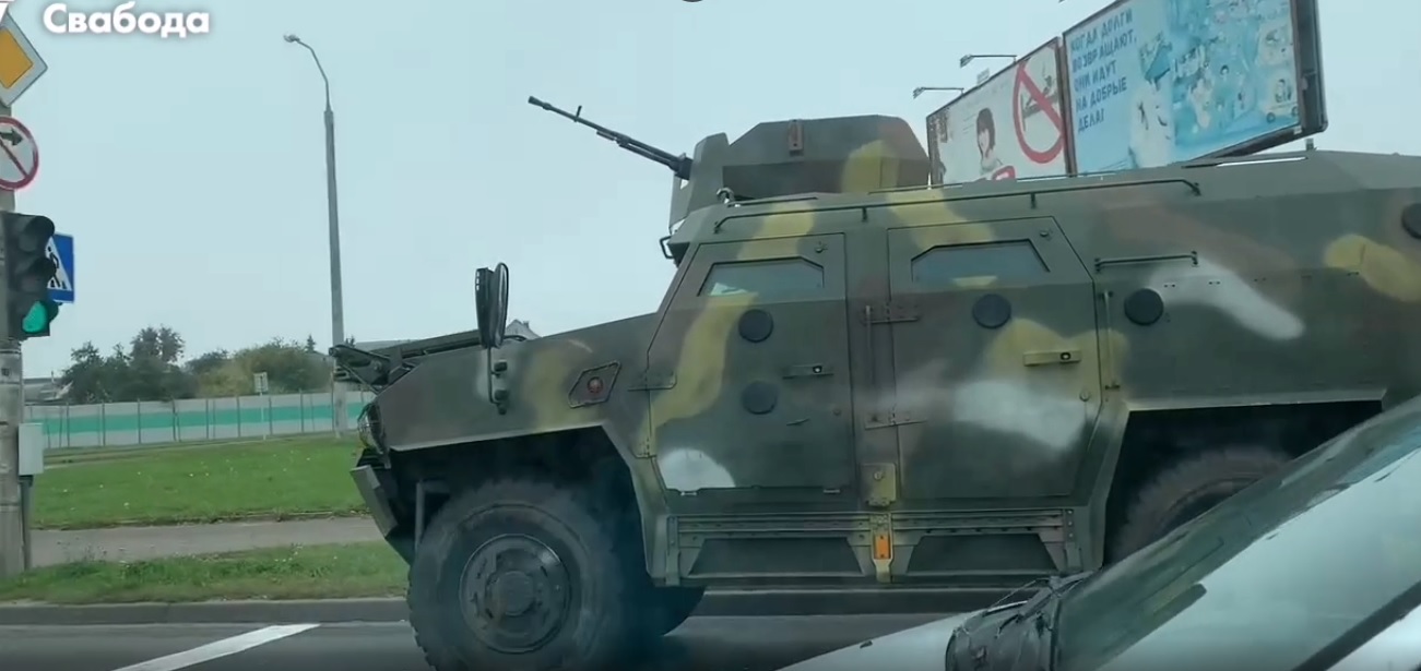 У Білорусі готуються до «Маршу гордості», біля Мінська помітили військову техніку
