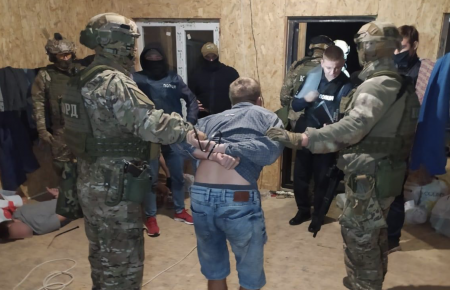 Взрывали банкоматы: полицейские задержали членов вооруженной банды, которые похитили более 1 млн гривен