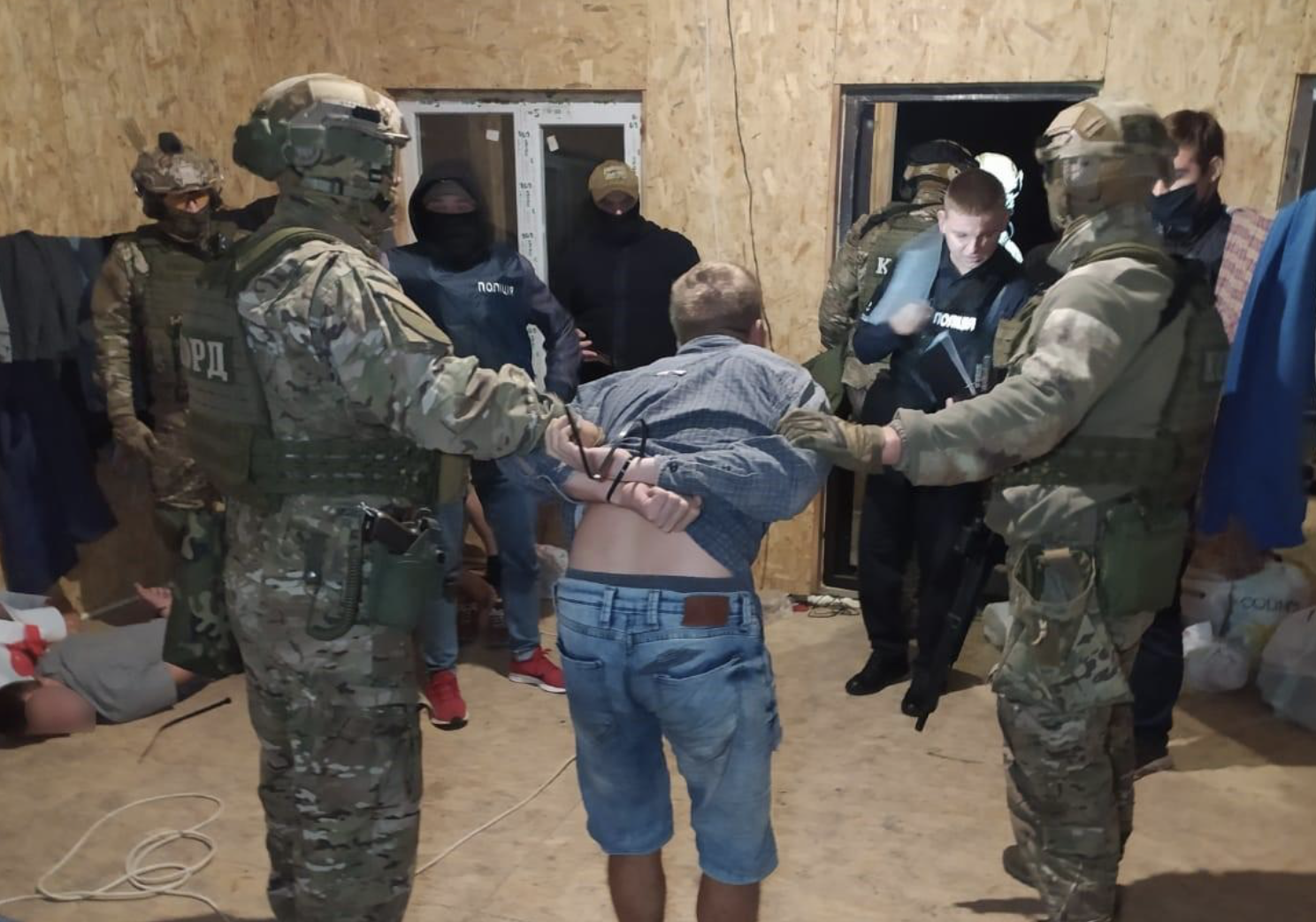 Взрывали банкоматы: полицейские задержали членов вооруженной банды, которые похитили более 1 млн гривен