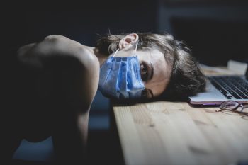 Нас навчили бути ефективними, а треба дозволяти собі не бути такими — психотерапевтка про депресію Нас навчили бути ефективними, а треба дозволяти собі не бути такими — психотерапевтка про депресію