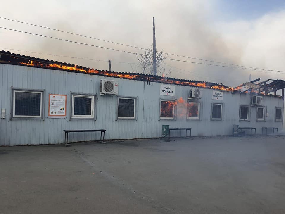 КПВВ у Станиці Луганській припинив роботу через пожежу — прикордонники