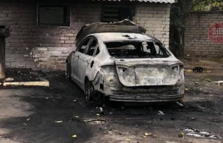 У Миколаєві спалили автомобіль кандидата від «Слуги народу», в Івано-Франківську помер побитий кандидат від ОПЗЖ