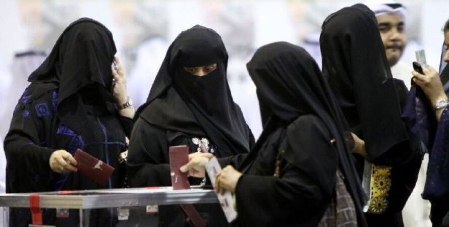 В ОАЕ дозволили жити в громадянському шлюбі, вживати алкоголь та криміналізували «вбивство честі»