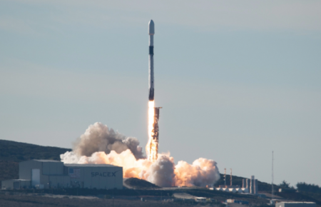 Ракета SpaceX стартувала на орбіту з супутником для вивчення океану
