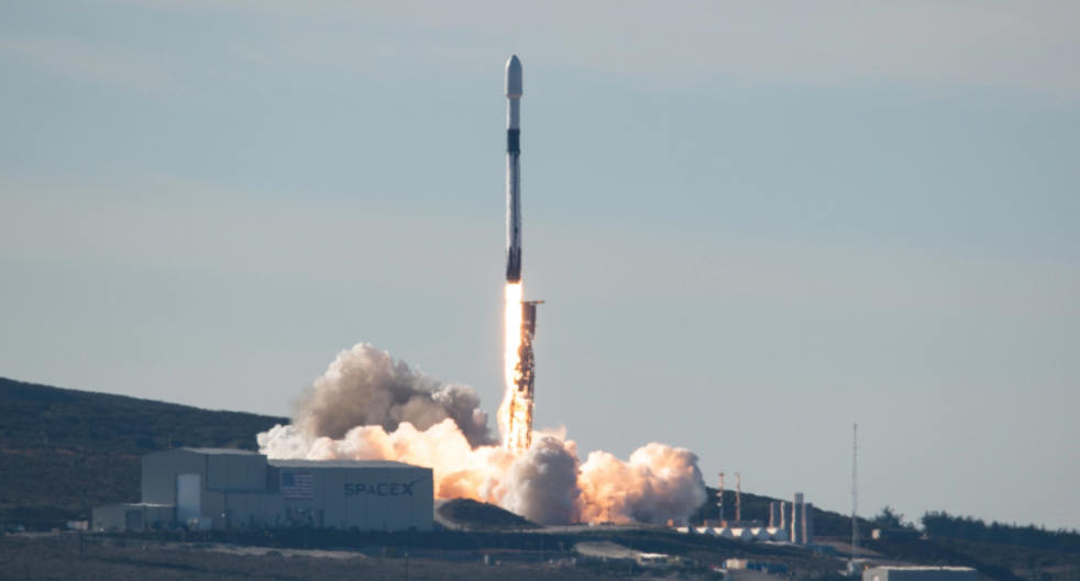 Ракета SpaceX стартувала на орбіту з супутником для вивчення океану