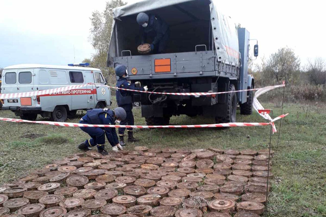 Розліт осколків близько 600 метрів: у Хмельницькому на будмайданчику виявили 170 боєприпасів