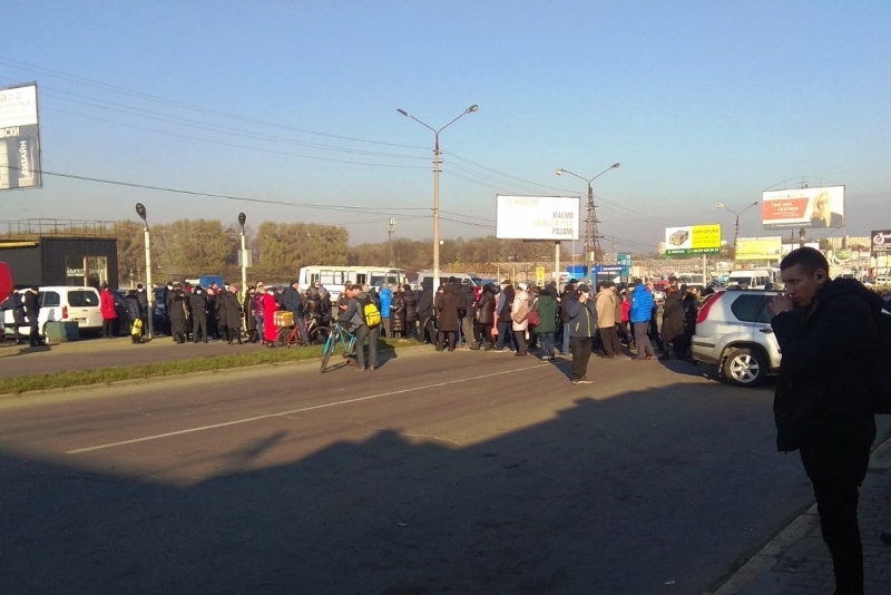 У містах України підприємці протестували проти «карантину вихідного дня» (ФОТО, ВІДЕО)