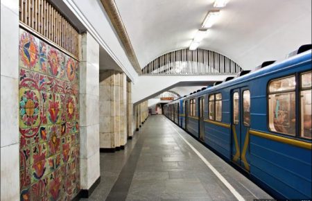 Столичну станцію метро «Хрещатик» тимчасово зачинили через повідомлення про мінування