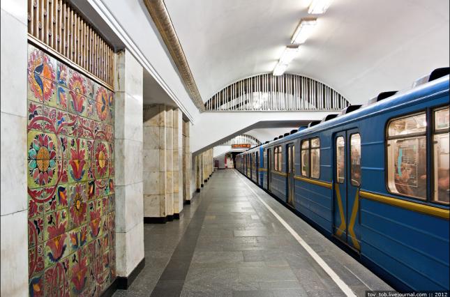 Столичну станцію метро «Хрещатик» тимчасово зачинили через повідомлення про мінування