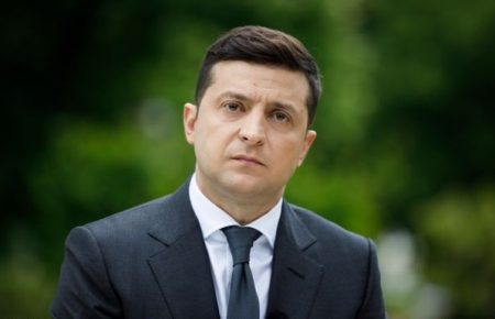 Зеленський у колонці для FT: За скандальними рішеннями КСУ стоять проросійські депутати та олігархи