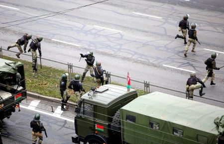 В Беларуси силовики сейчас разгоняют протестующих так же жестоко, как в начале протестов — Арсен Дзядок