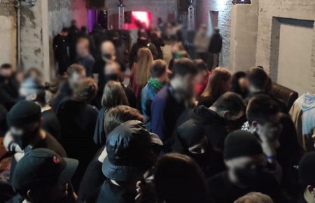 У Києві поліція за добу склала 90 проколів за відсутність масок