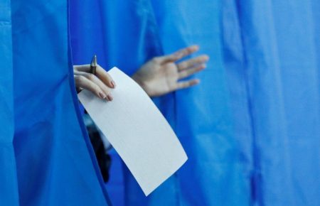 В Ужгороді виборець відмовився голосувати, бо в бюлетені не було графи «проти всіх»