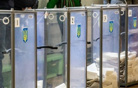 В Черновцах проходит второй тур выборов мэра: участки открылись вовремя, нарушений нет