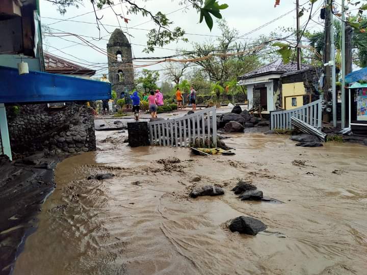 На Філіппінах через тайфун «Гоні» евакуювали близько мільйона людей