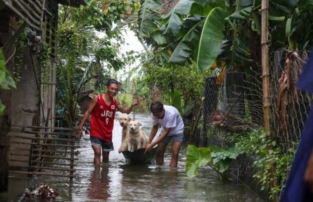 Унаслідок тайфуну на Філіппінах загинули щонайменше десятеро людей
