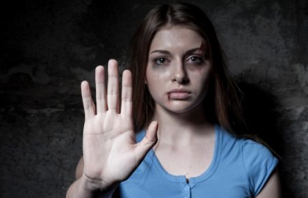 Не «чиясь» проблема за стіною, а суспільна: експертки про домашнє насильство