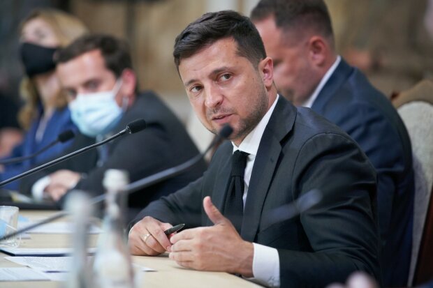 Законопроєкт Зеленського про розпуск КСУ є узурпацією влади, тому навіть «слуги» не готові його підтримувати — Марченко
