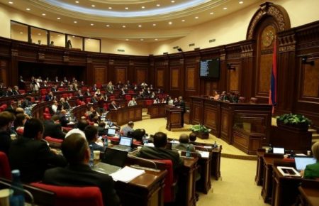 Парламент Вірменії не зміг проголосувати за відставку прем'єр-міністра Пашиняна