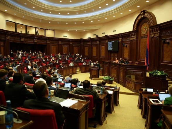 Парламент Вірменії не зміг проголосувати за відставку прем'єр-міністра Пашиняна