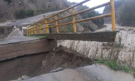 В Італії через повінь впав автомобільний міст
