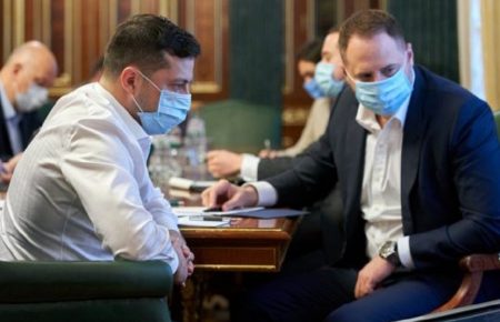 Зеленський підписав указ про підвищення рівня зарплат медикам