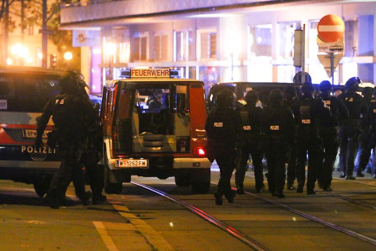 Напади у Відні сталися в шести точках міста — поліція