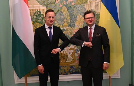 Втручання Угорщини в українські вибори: Кулеба і Сіярто домовились «перегорнути сторінку»