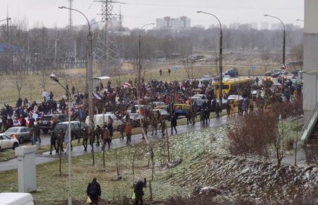 Недільні протести у Мінську: силовики затримують людей та застосовують спецзасоби