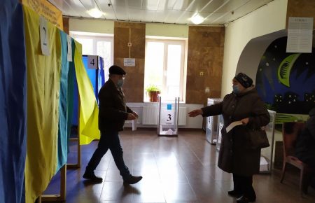 Другий тур виборів у Черкасах: хто прийшов голосувати і що кажуть про явку виборців