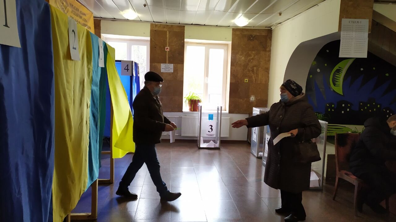 Второй тур выборов в Черкассах: кто пришел голосовать и что говорят о явке избирателей